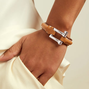 Pulsera Grillete Cuero Duna - Bañado en Plata · Cuero