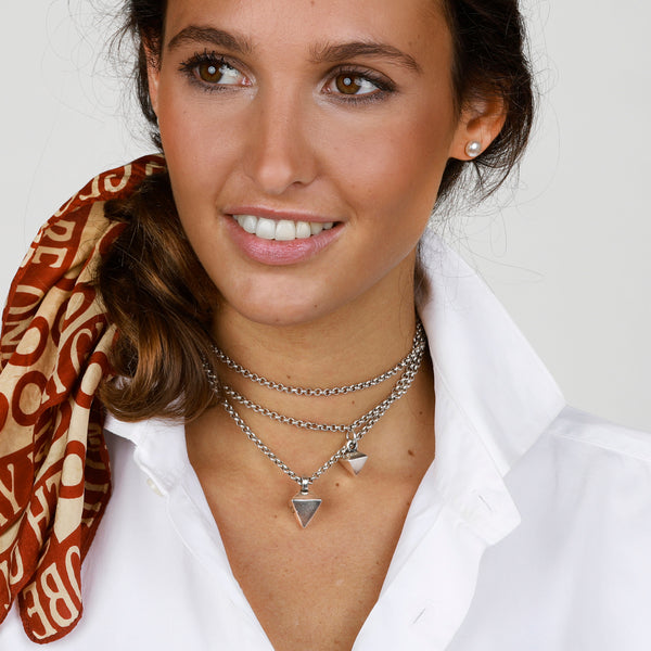Collar Pirámide Cuero