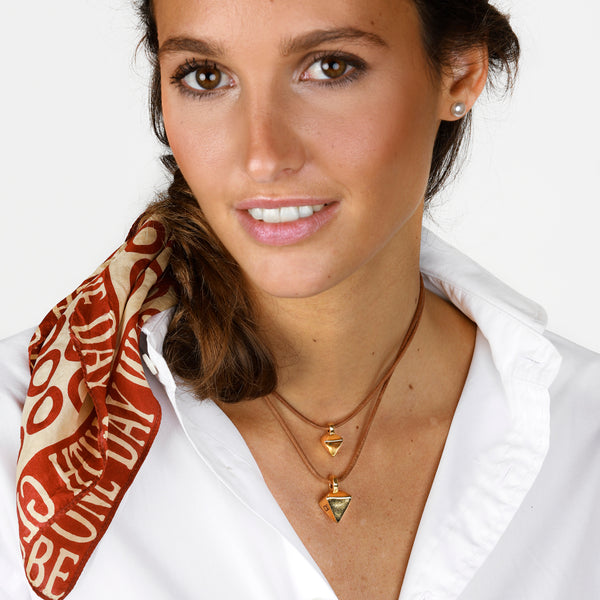 Collar Pirámide Cuero