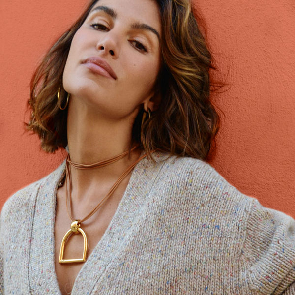 Collar Estribo Cuero