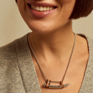 Collar Colmillo Cuero