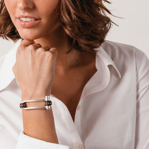Pulsera Grillete Koa - Bañado en Plata · Cuero